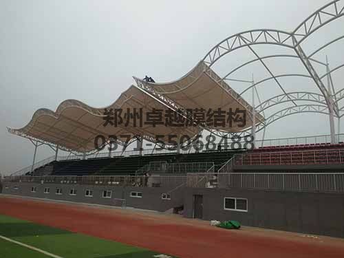 安裝膜結(jié)構(gòu)具有一定危險(xiǎn)性，需做好安全措施